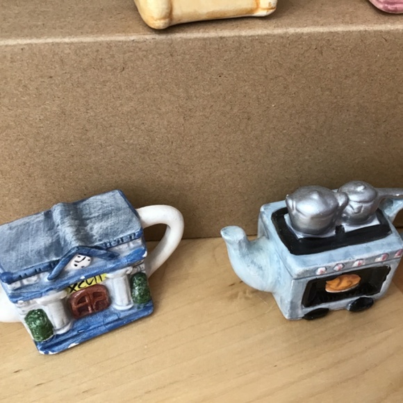 Red Rose Tea Pots - Picture 3 of 13